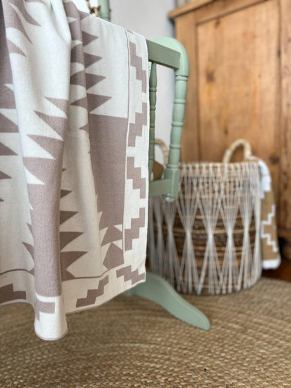 WESTERN GRANDE BABY BLANKET GRAY ✙ WHITE